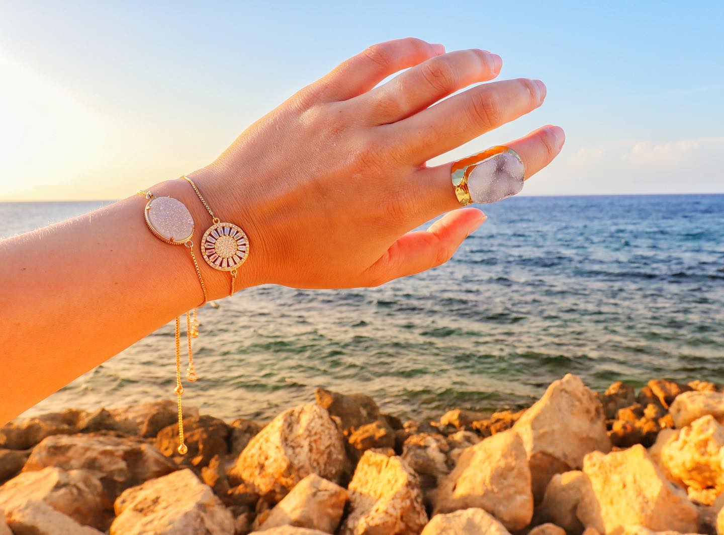 Ariana Large Oval Bracelet in Gold - Lositime